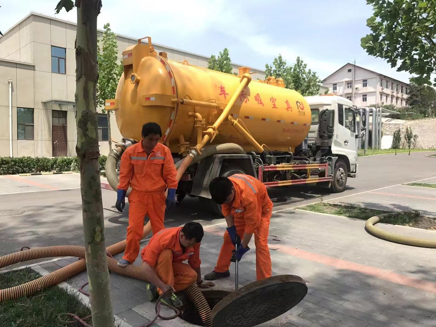 昭苏化粪池清理与5-8吨吸粪车施工效率分析